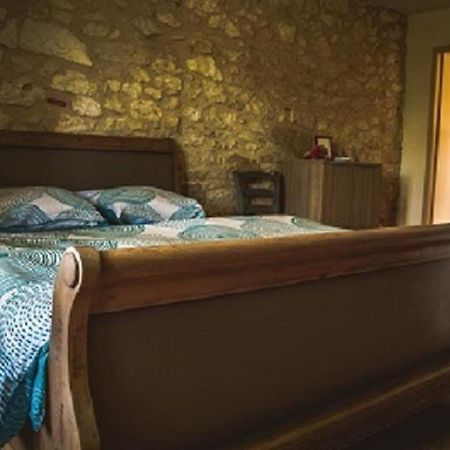 Les Noisettes - Las Coussoulesses Bed & Breakfast Anthe Bagian luar foto